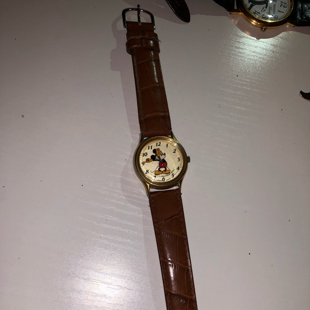 Vintage loris Mickey Mouse watch